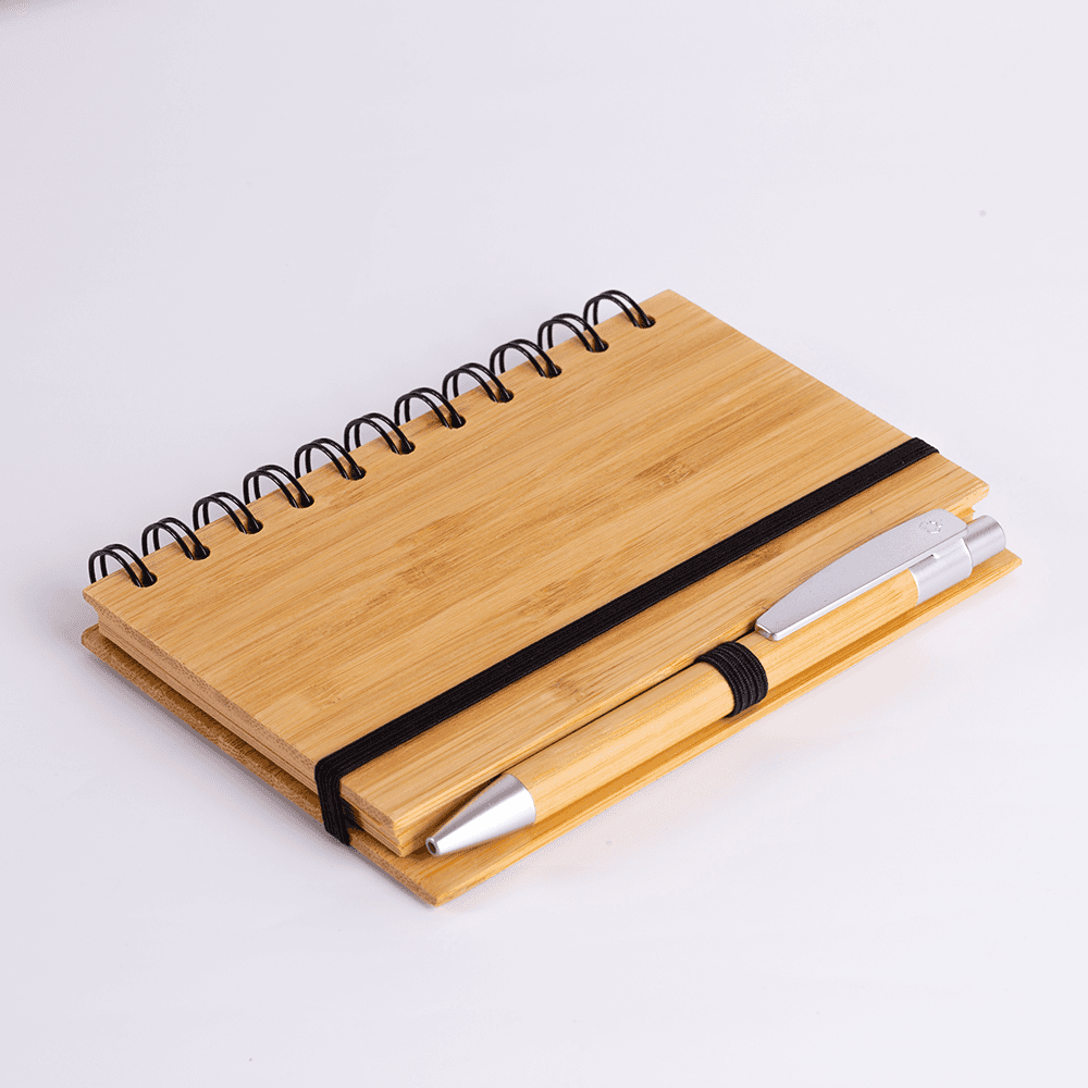 Caderno A6 Capa em Bambu com caneta 14x09cm — opção de foto 3